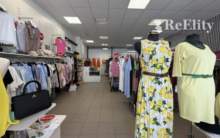 NA PRENÁJOM – Atraktívny obchodný priestor s veľkým výkladom (79 m²), Vrútky