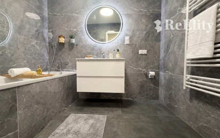 Nadštandardný 3-izbový byt po kompletnej rekonštrukcii (85 m²) s veľkým balkónom