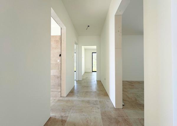 NOVOSTAVBA 4-izbový bungalov,  969 m2, Príbovce