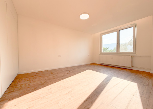 Nadštandardný 3-izbový byt po kompletnej rekonštrukcii (85 m²) s veľkým balkónom