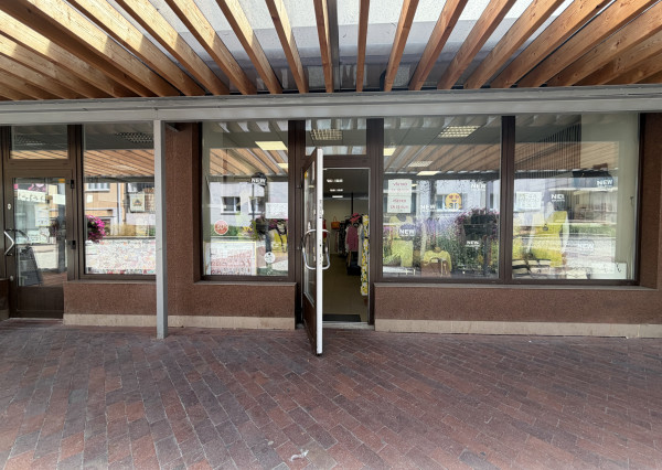 NA PRENÁJOM – Atraktívny obchodný priestor s veľkým výkladom (79 m²), Vrútky