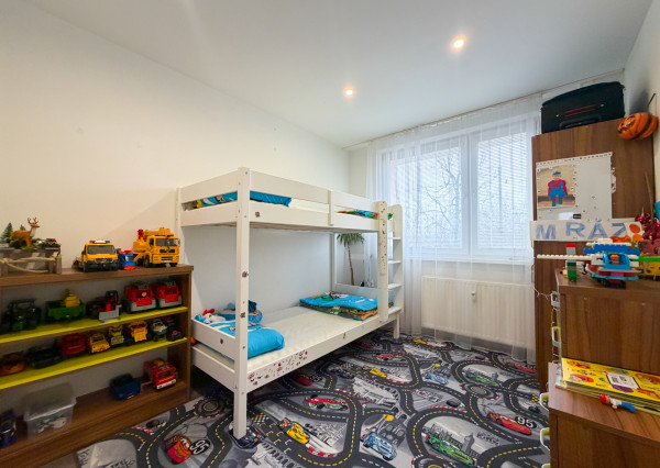 Kompletne zariadený 3-izbový byt s balkónom – Martin, Záturčie