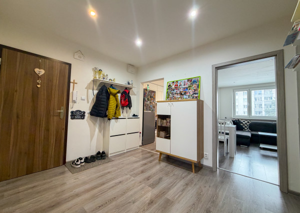 Kompletne zariadený 3-izbový byt s balkónom – Martin, Záturčie