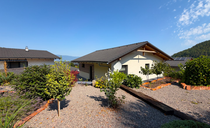 4-izbový bungalov s veľkým pozemkom a nádhernými výhľadmi – Necpaly - fotografia 4