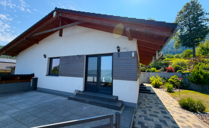 4-izbový bungalov s veľkým pozemkom a nádhernými výhľadmi – Necpaly - fotografia 1