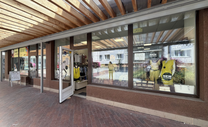 NA PRENÁJOM – Atraktívny obchodný priestor s veľkým výkladom (79 m²), Vrútky - fotografia 1